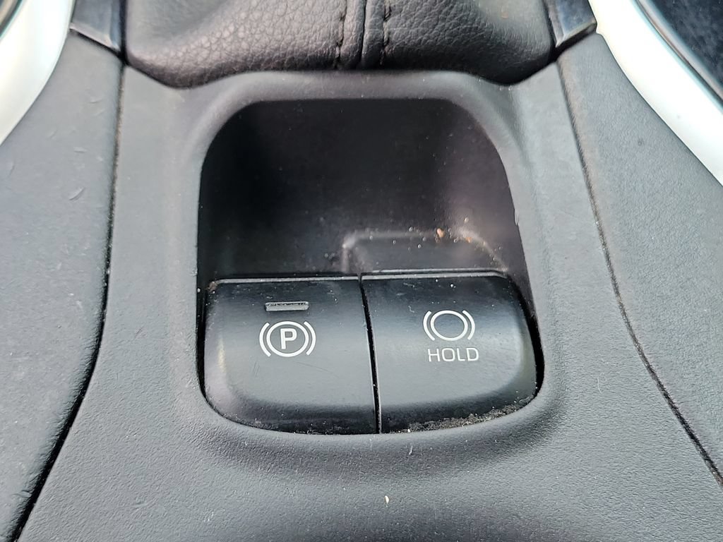 Used 2024 Toyota Corolla Cross LE FWD image 34