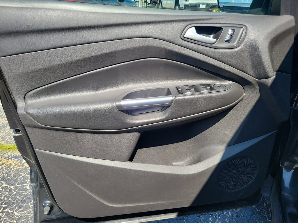 Used 2015 Ford Escape SE FWD image 18