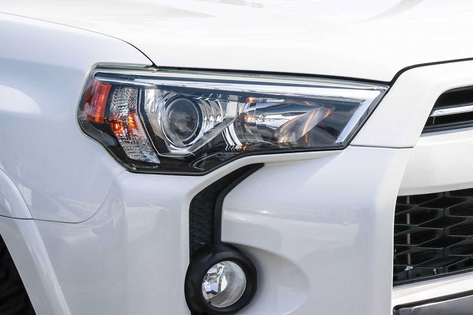 Used 2020 Toyota 4Runner Venture w/ Moonroof Package AWD/4WD image 4