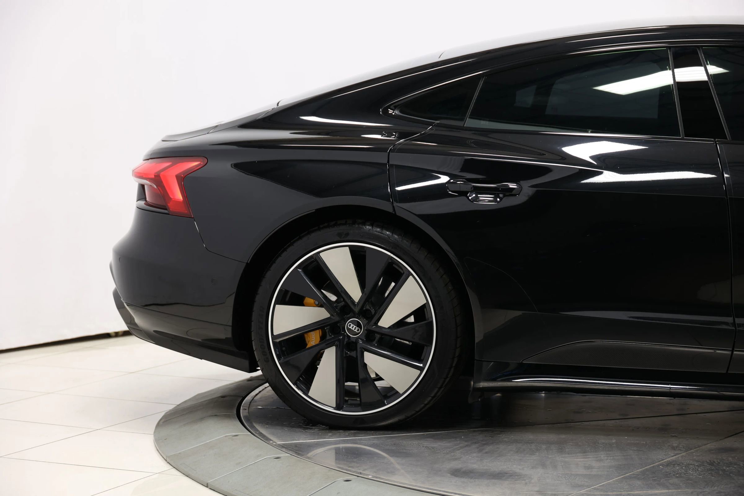 Used 2022 Audi RS e-tron GT w/ Carbon Performance Package image 63