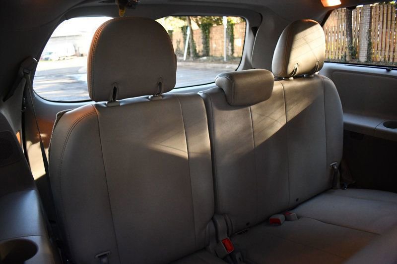 Used 2011 Toyota Sienna XLE w/ Premium Pkg image 24