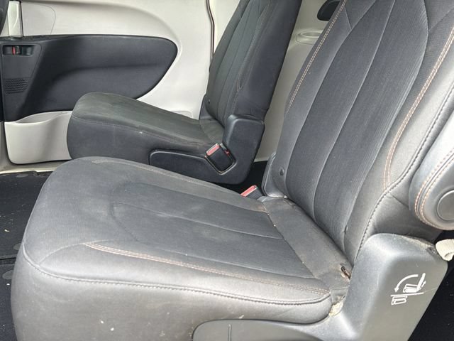 Used 2018 Chrysler Pacifica Touring Plus w/ Tire & Wheel Group FWD image 10