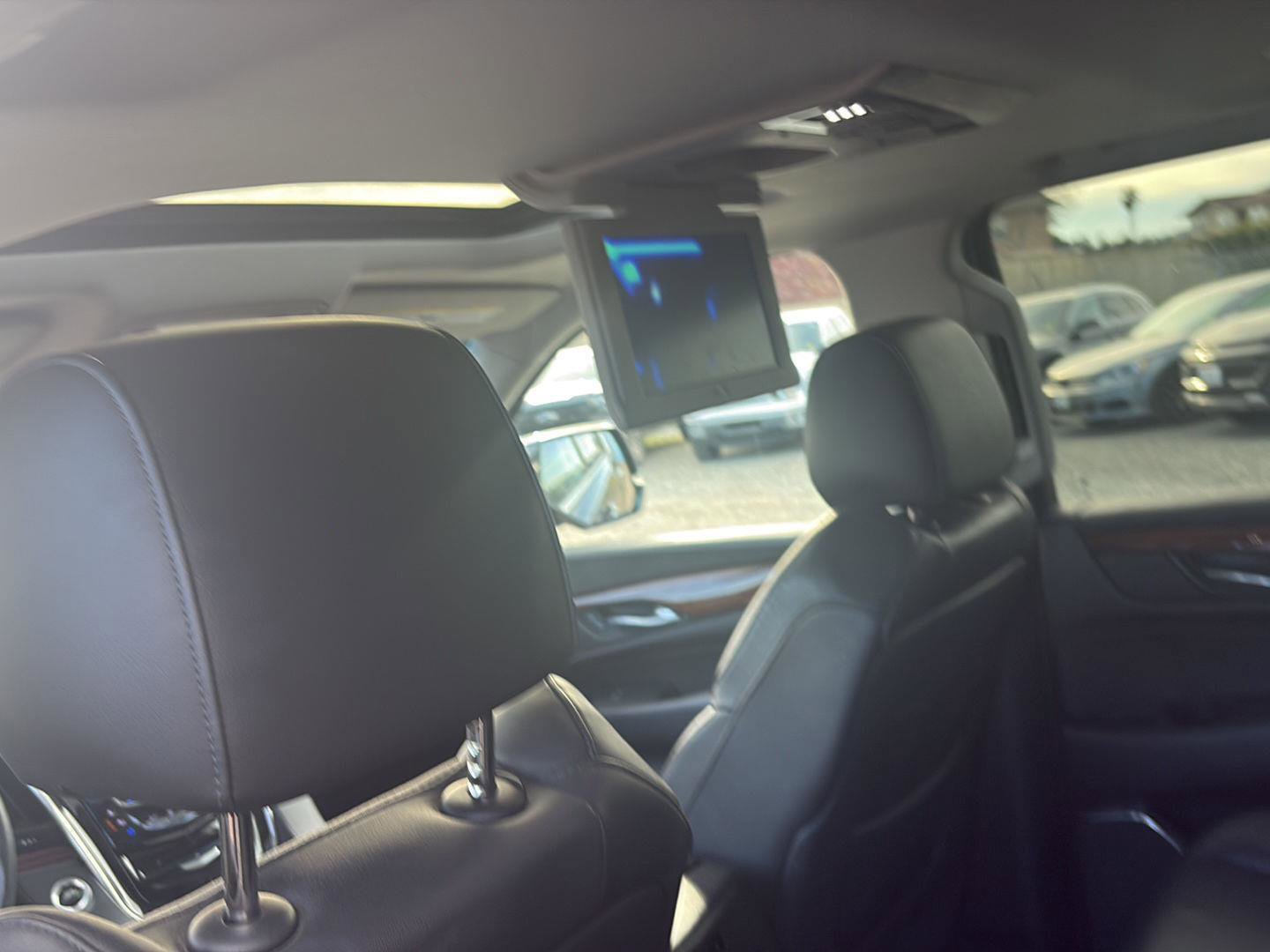 Used 2017 Cadillac Escalade Premium Luxury image 25