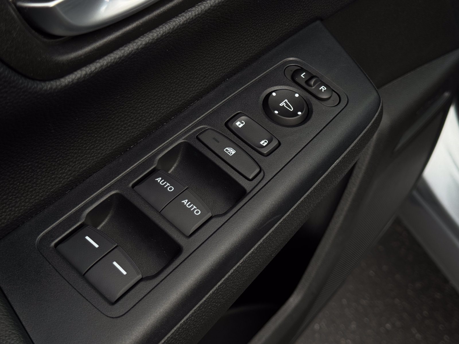 Certified 2025 Honda CR-V EX image 15
