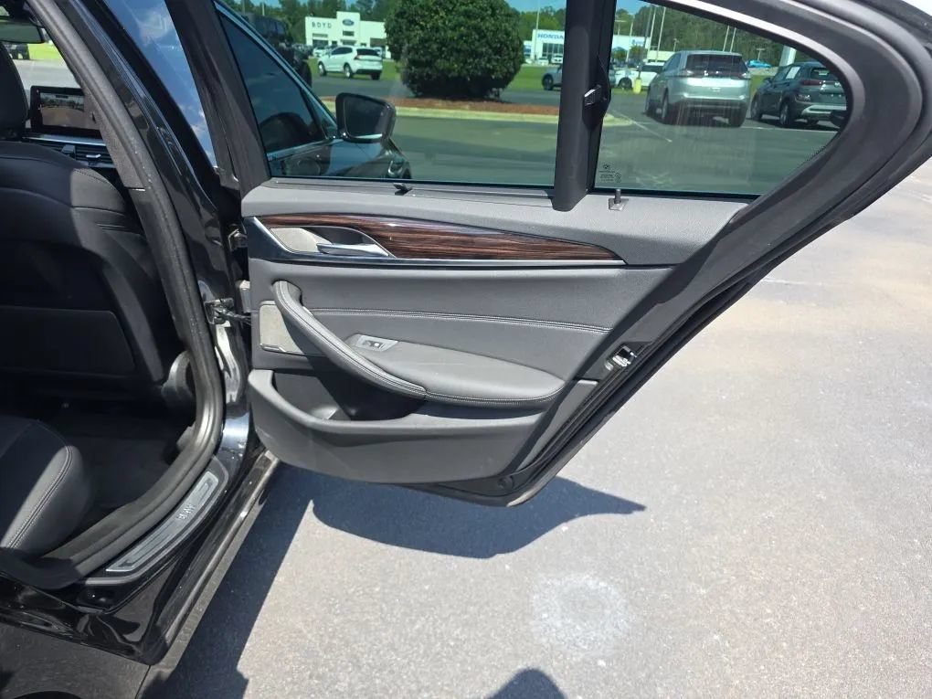 Used 2021 BMW 530i w/ Premium Package RWD image 51