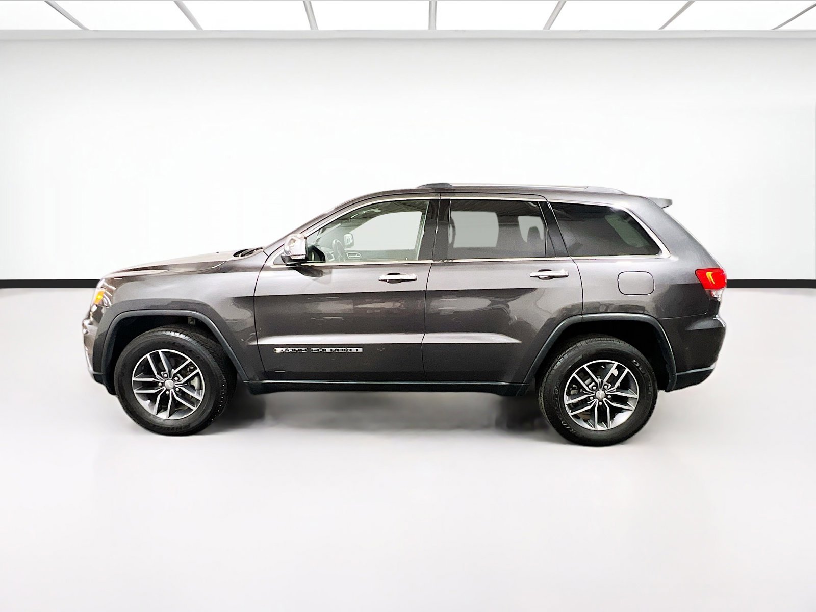 Used 2017 Jeep Grand Cherokee Limited AWD/4WD image 23