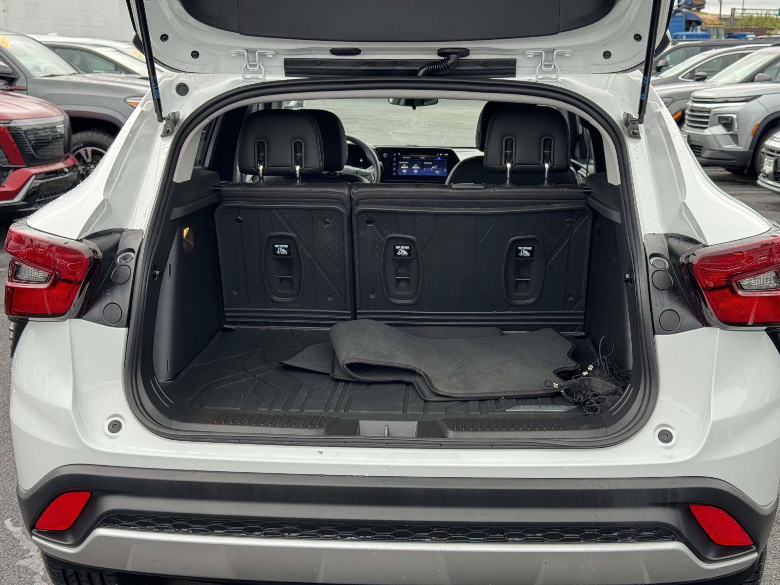 Used 2024 Chevrolet Trax LT FWD image 16