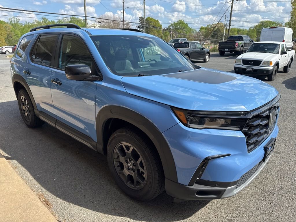 Used 2023 Honda Pilot TrailSport image 2
