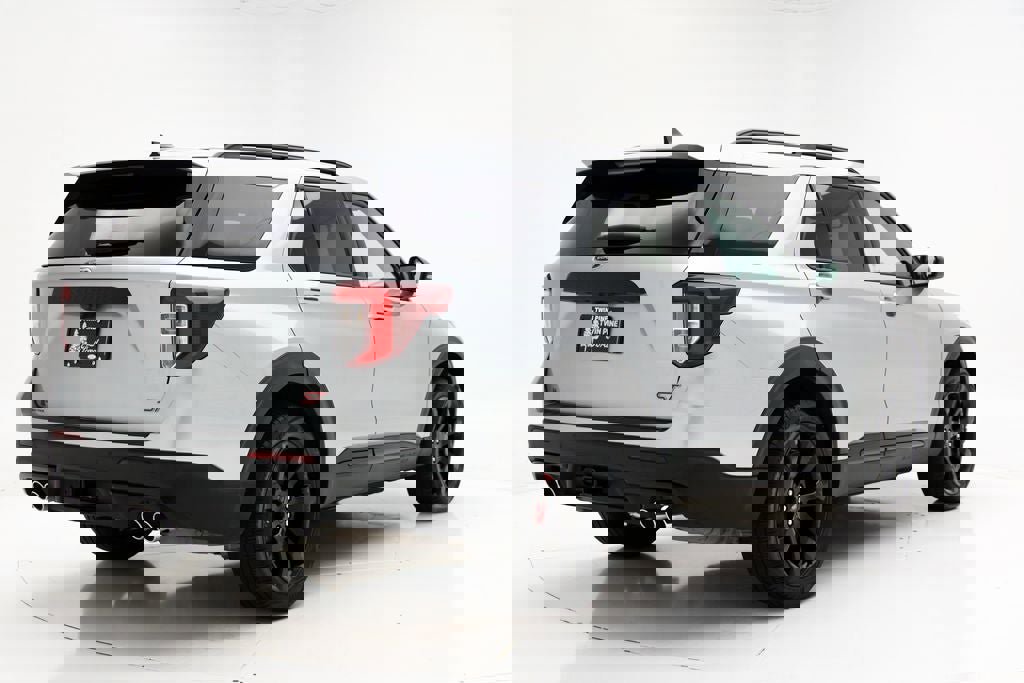 Used 2024 Ford Explorer ST w/ Technology Package image 8