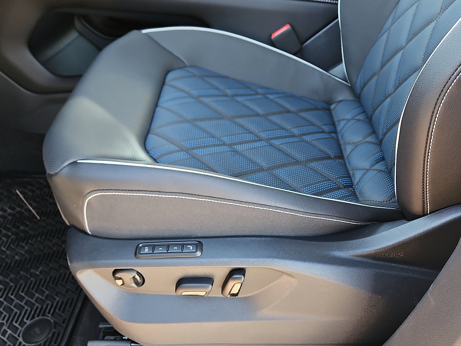 New 2026 Volkswagen Atlas Cross Sport SEL Premium R-Line image 14