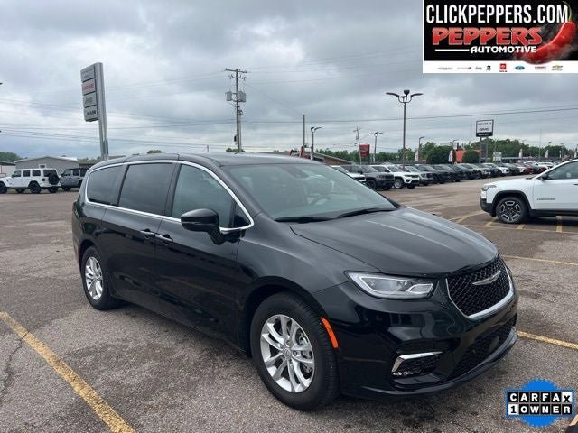 Used 2026 Chrysler Pacifica Select FWD image 8