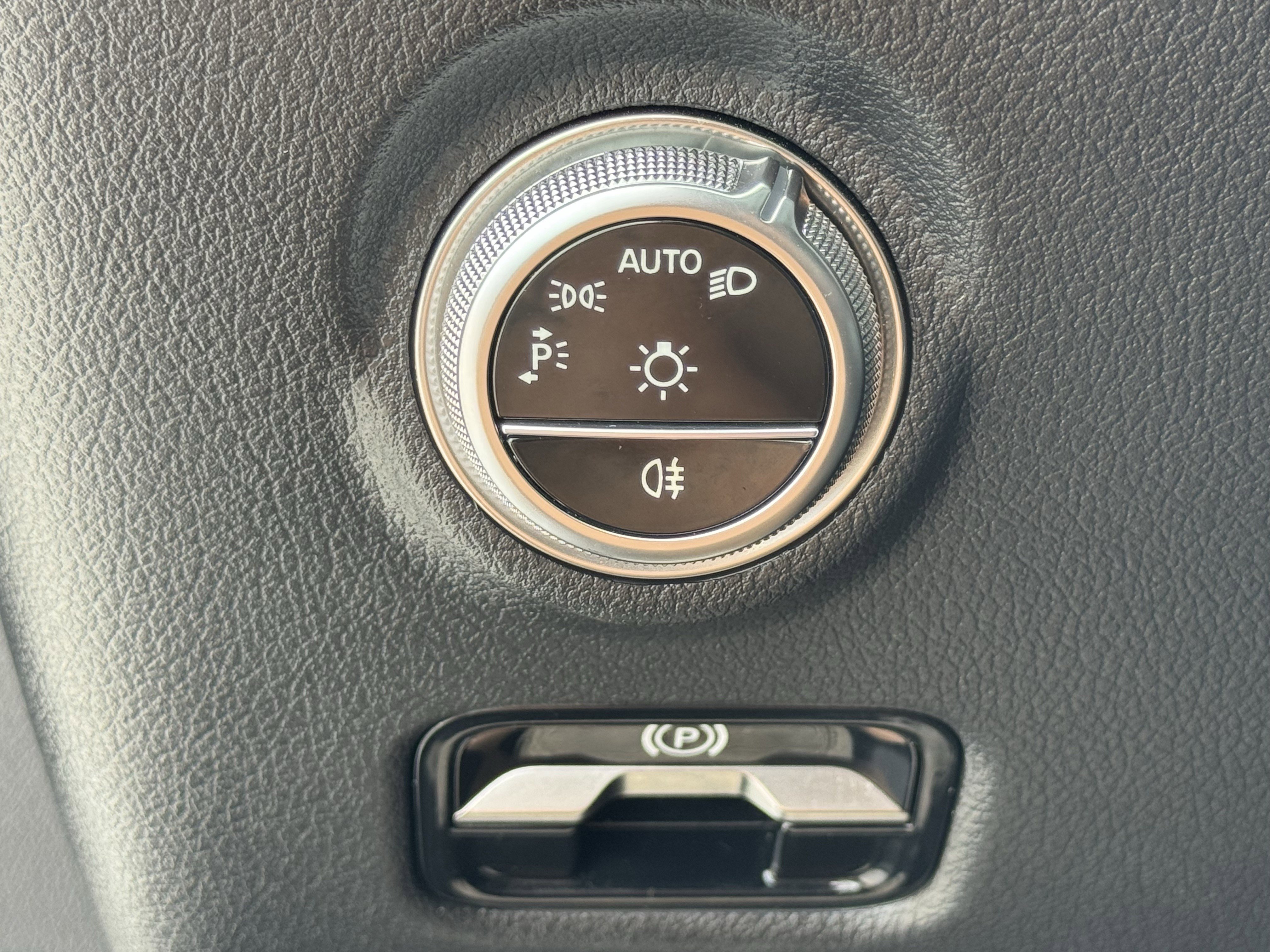 Used 2025 Mercedes-Benz C 300 4MATIC Sedan image 26