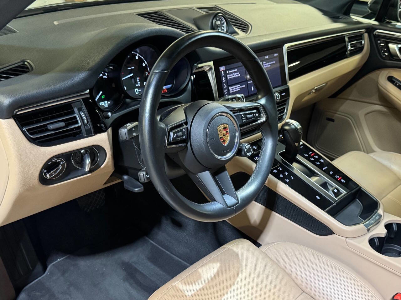 Used 2024 Porsche Macan w/ Premium Plus Package image 42