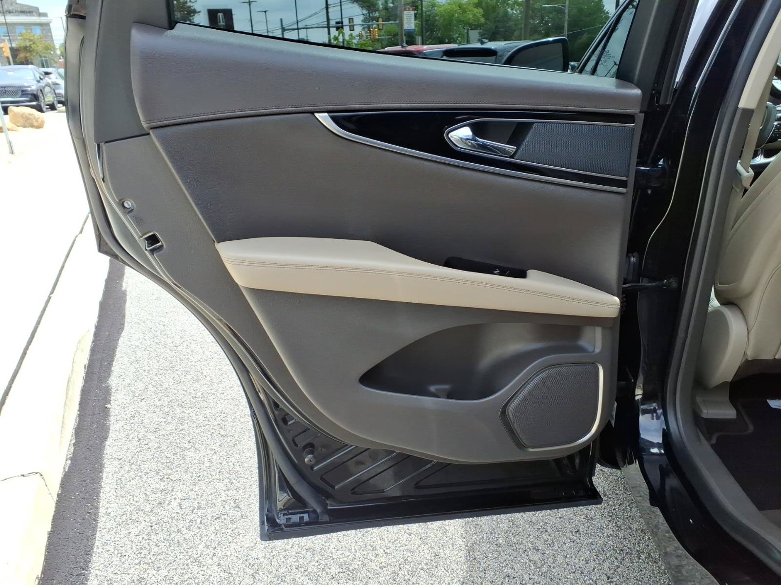 Certified 2023 Lincoln Nautilus FWD w/ Premium Package image 25