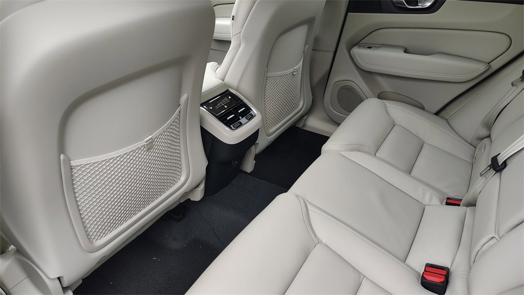 New 2026 Volvo XC60 B5 Ultra w/ Climate Package image 29
