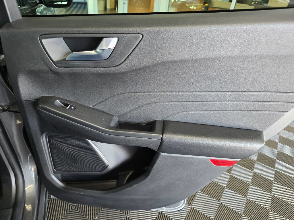 Used 2025 Ford Escape ST-Line Select AWD/4WD image 39