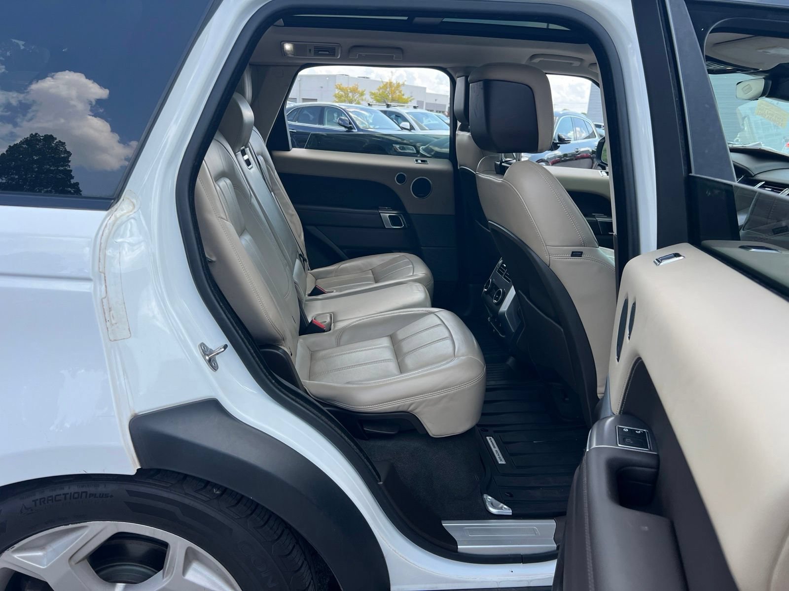 Used 2018 Land Rover Range Rover Sport HSE AWD/4WD image 38