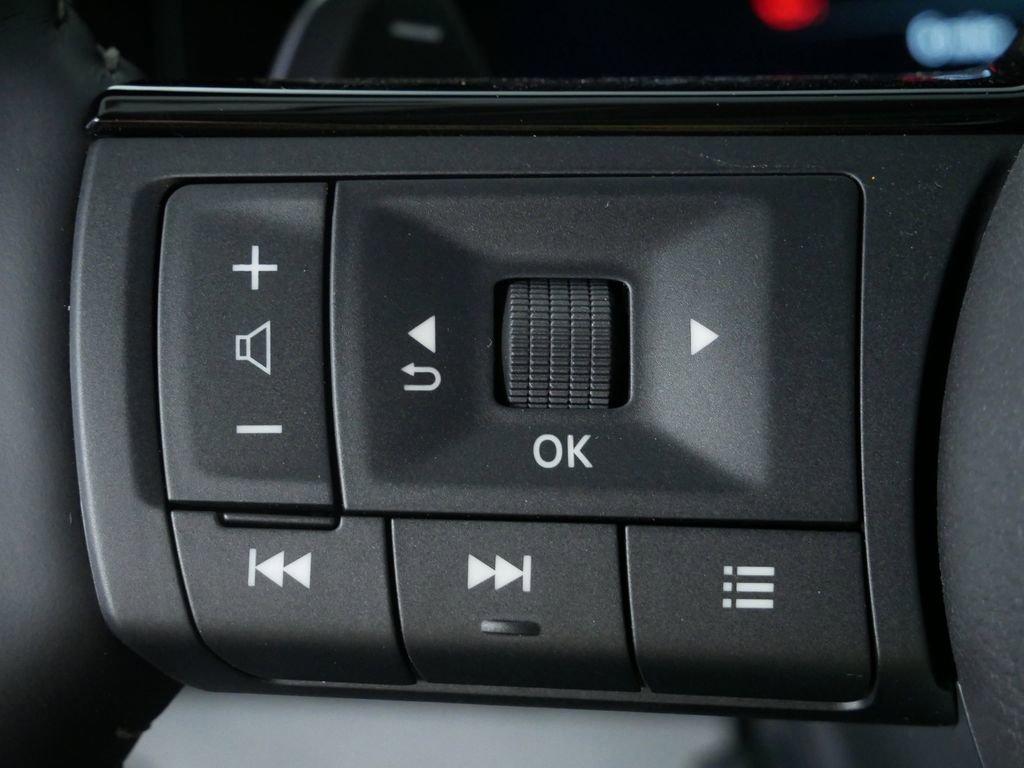 New 2025 Nissan Pathfinder Platinum w/ Black Appearance Package image 22