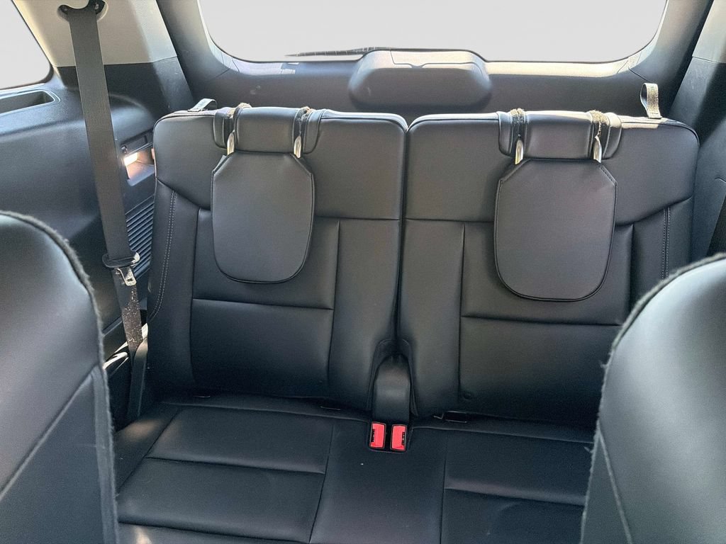Used 2023 Ford Explorer XLT w/ Equipment Group 202A AWD/4WD image 17