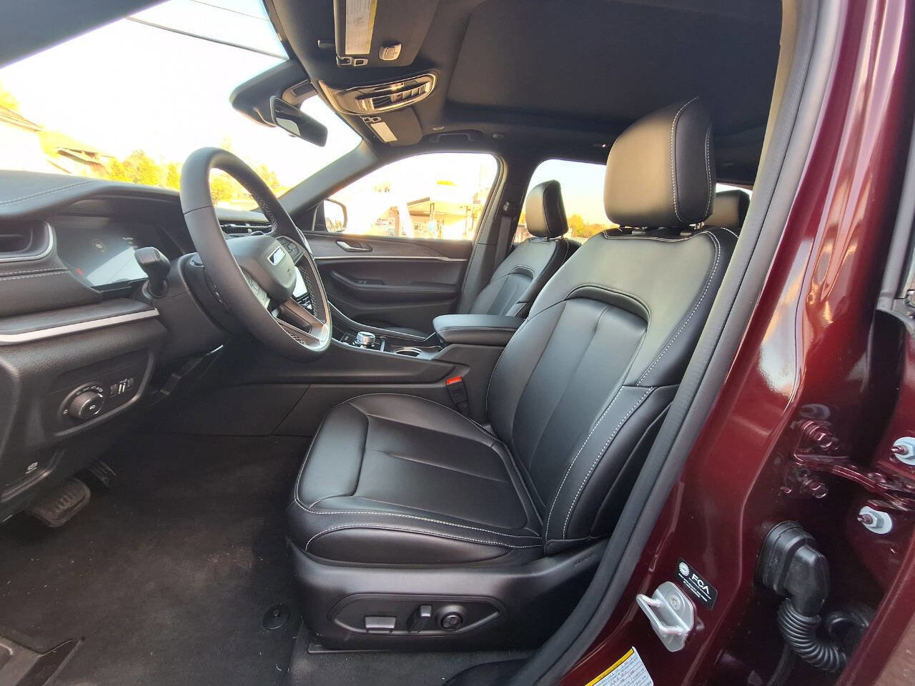 New 2025 Jeep Grand Cherokee Limited image 15