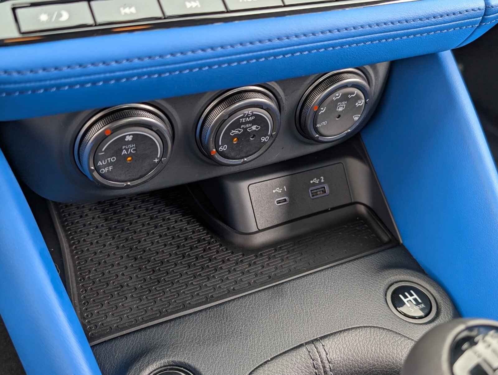 Certified 2025 Nissan Z Performance w/ Floor Mat Package image 11