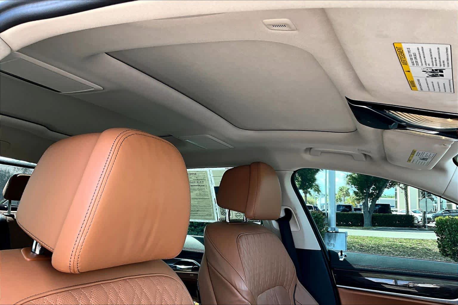 Used 2019 BMW 750i image 14