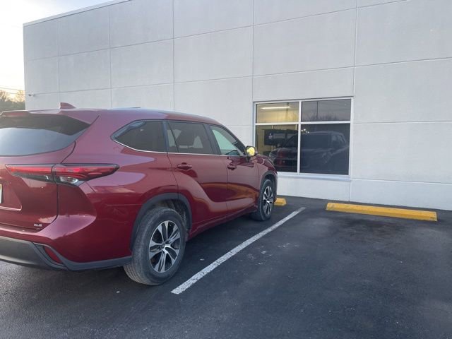 Used 2023 Toyota Highlander XLE image 5