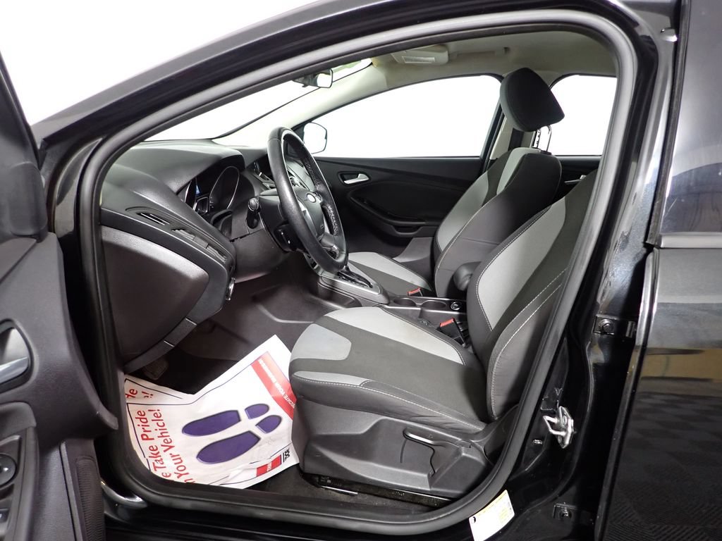 Used 2014 Ford Focus SE w/ SE Sport Package FWD image 20