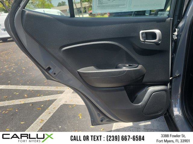 Used 2020 Hyundai Venue SE FWD image 12