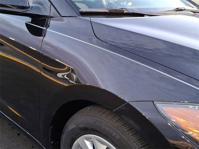 Used 2017 Hyundai Elantra SE w/ Cargo Package image 11