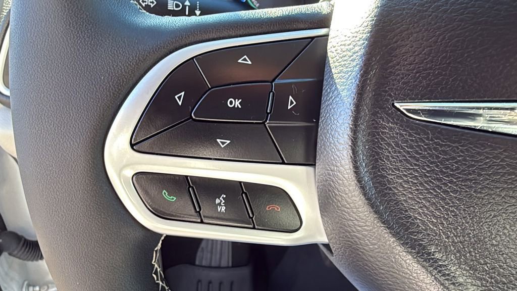 Used 2022 Chrysler Pacifica Touring-L image 22