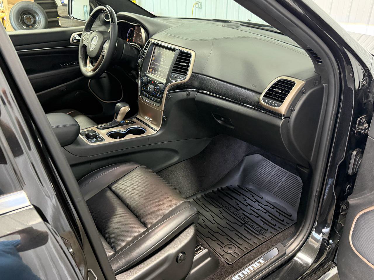 Used 2016 Jeep Grand Cherokee Summit w/ Platinum Series Group AWD/4WD image 37