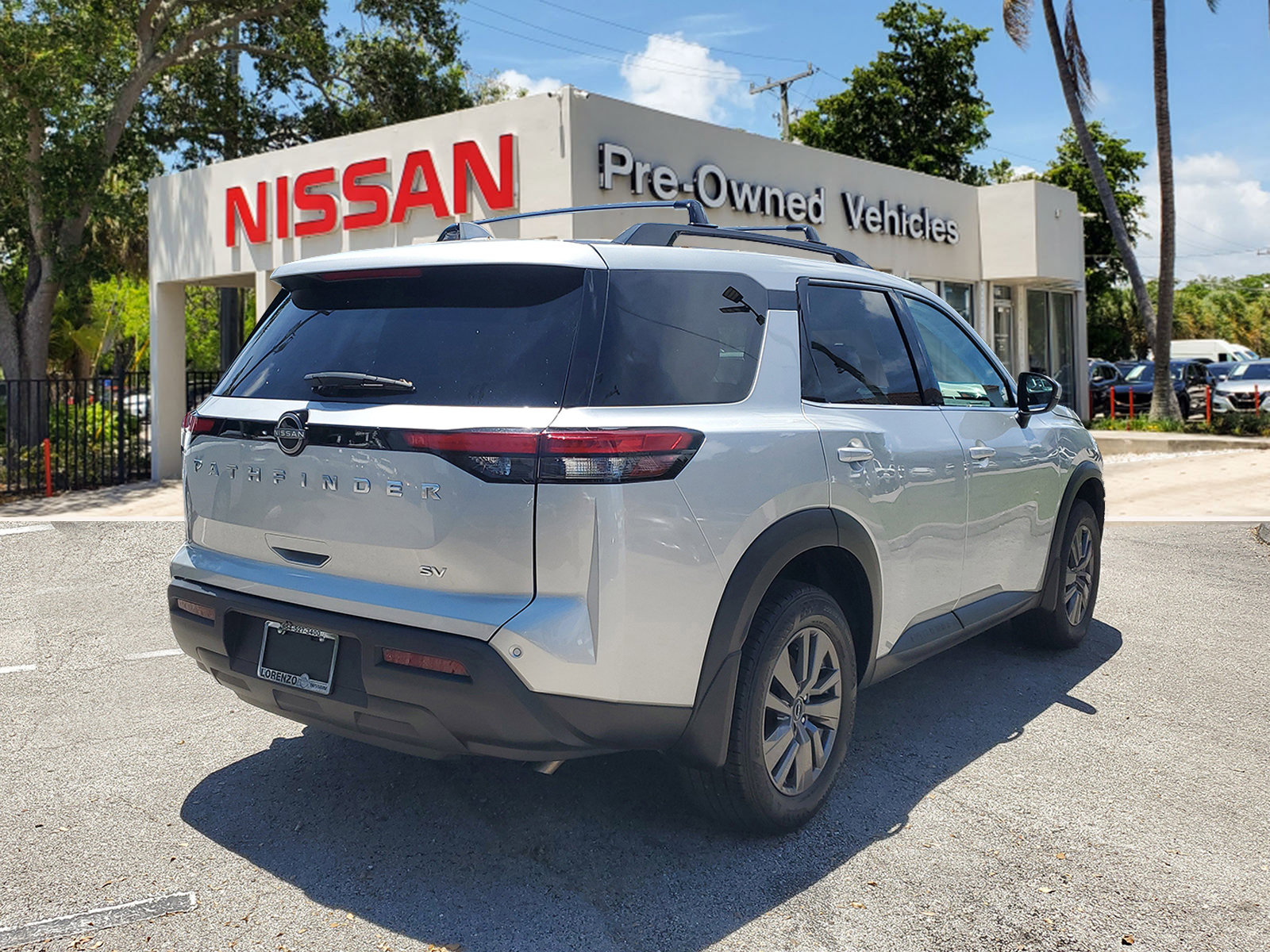 Used 2024 Nissan Pathfinder SV image 4