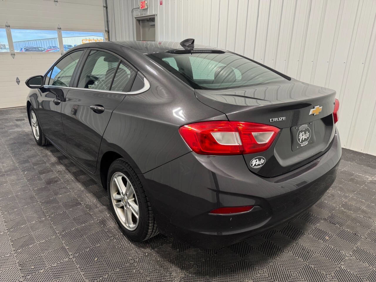 Used 2017 Chevrolet Cruze LT w/ Convenience Package image 4