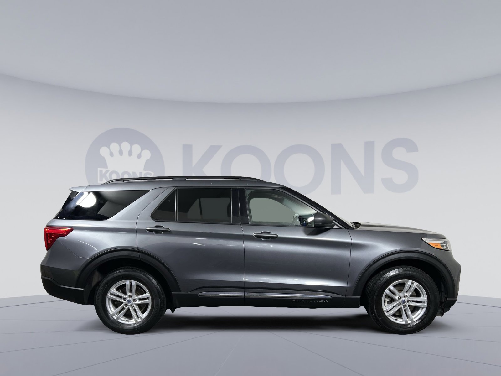 Used 2022 Ford Explorer XLT w/ Equipment Group 202A image 8