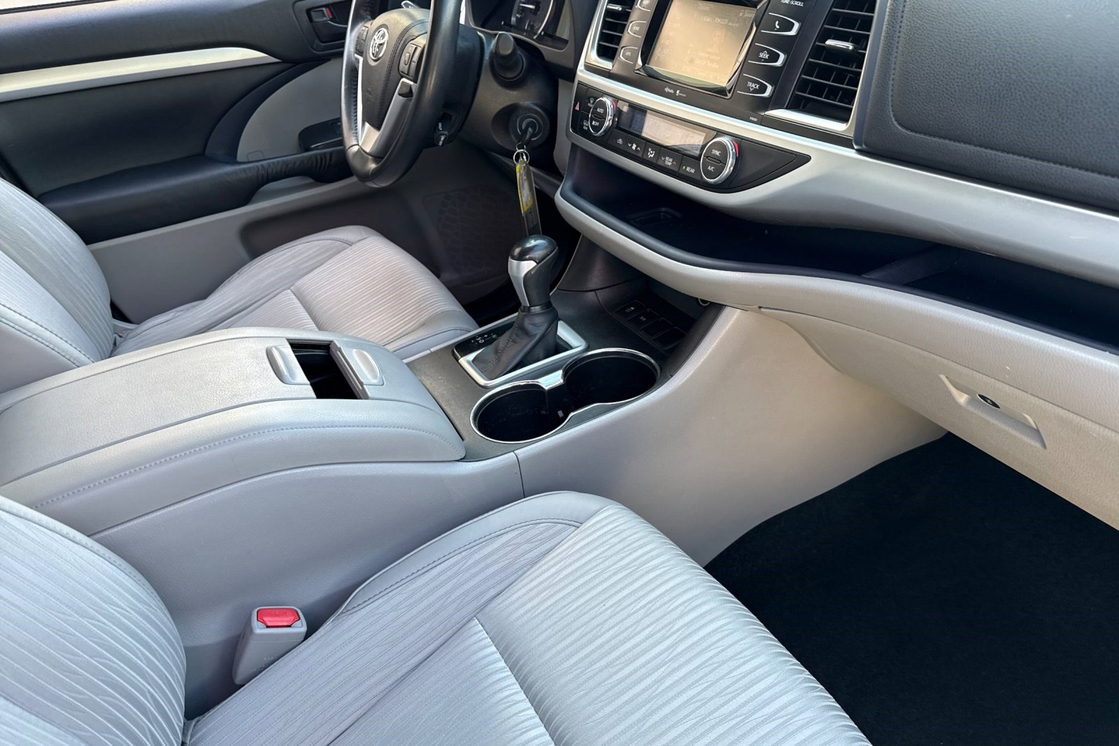 Used 2015 Toyota Highlander Plus FWD image 31