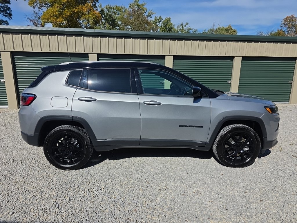 Used 2023 Jeep Compass Latitude w/ Sun and Sound Group AWD/4WD image 8
