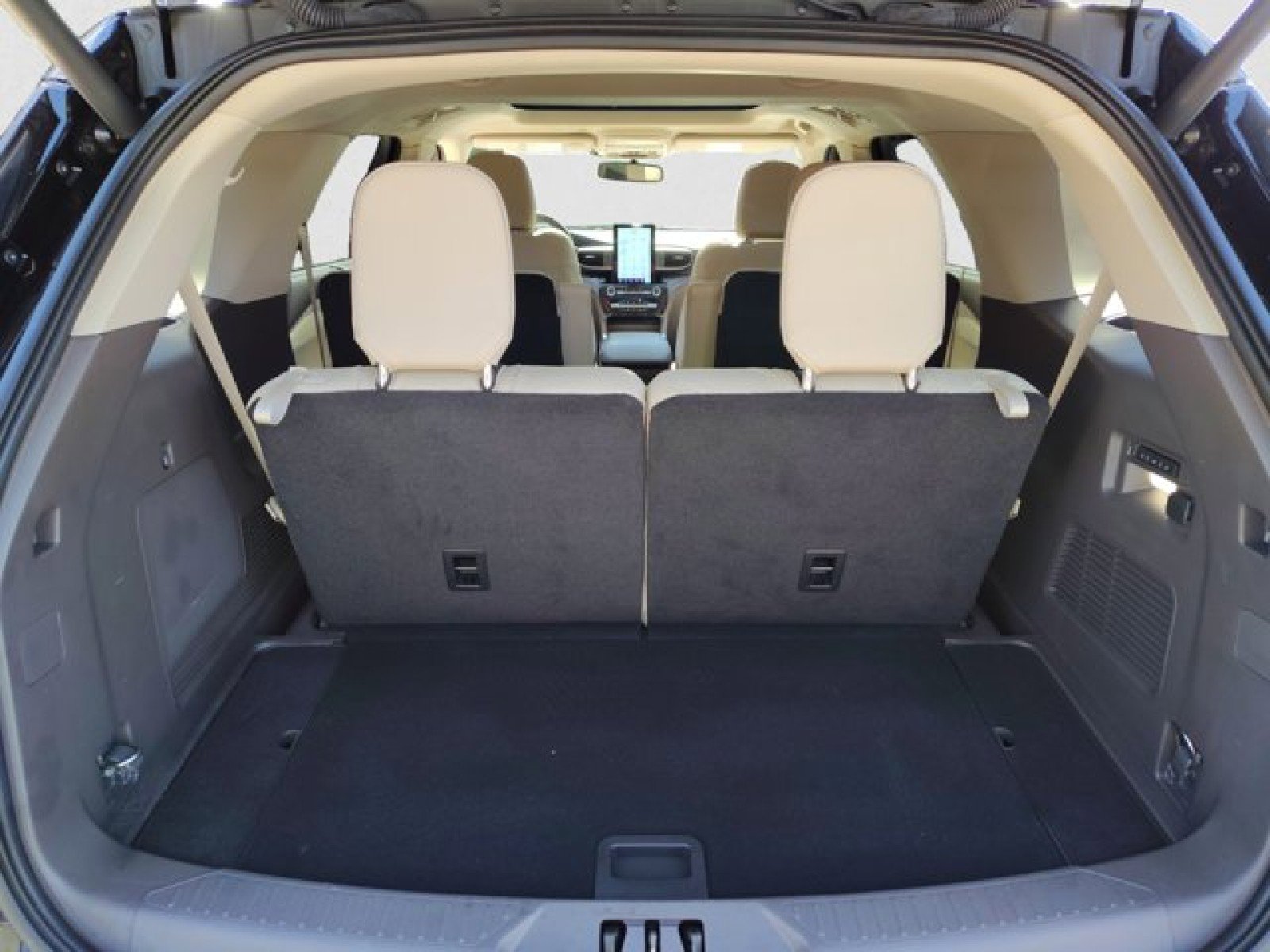 Used 2022 Ford Explorer Platinum w/ Equipment Group 601A image 20