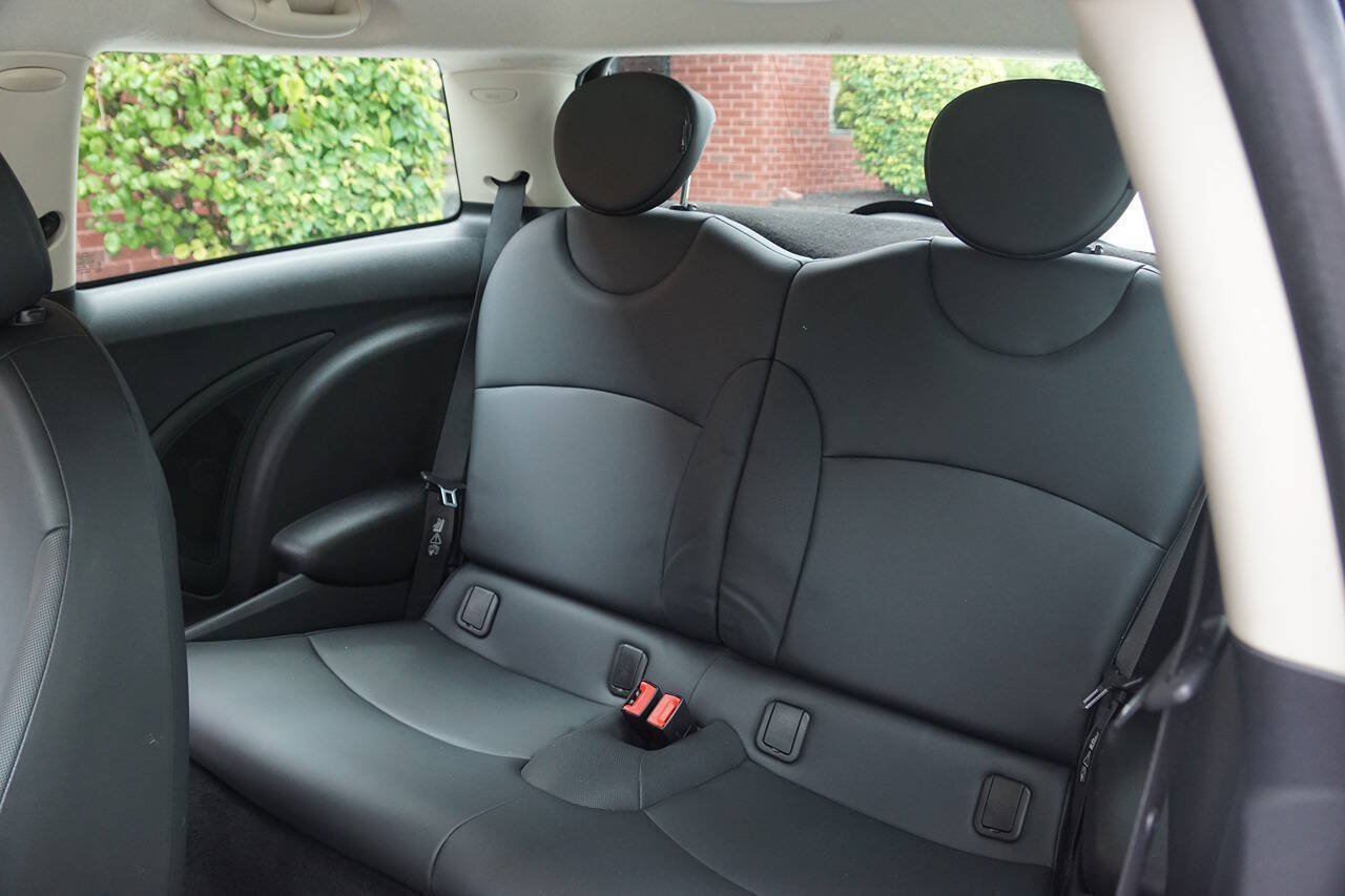 Used 2011 MINI Cooper Hardtop FWD image 22