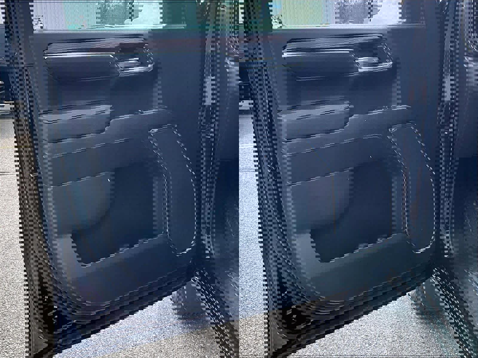 Used 2023 Chevrolet Silverado 1500 LT AWD/4WD image 9