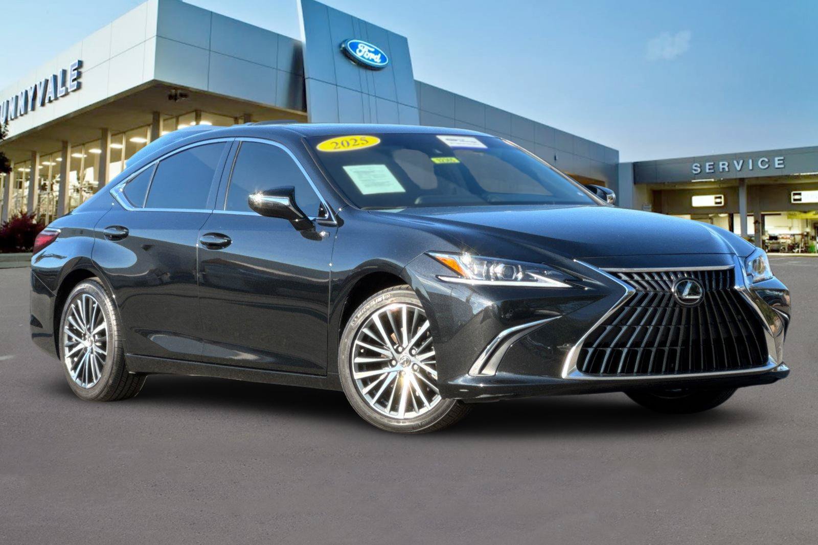 Used 2025 Lexus ES 300h w/ Premium Package FWD image 2