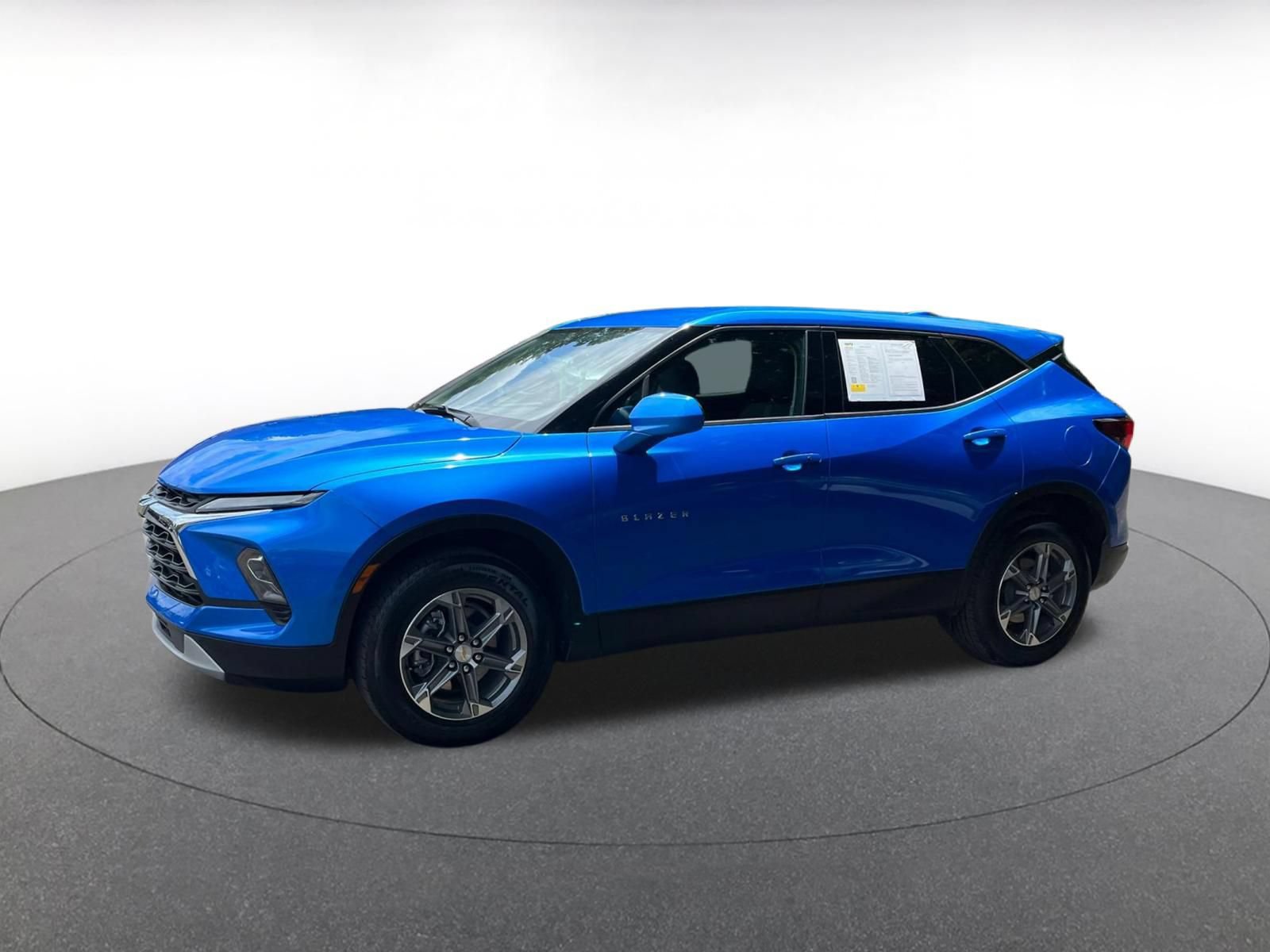 Used 2026 Chevrolet Blazer LT FWD image 4