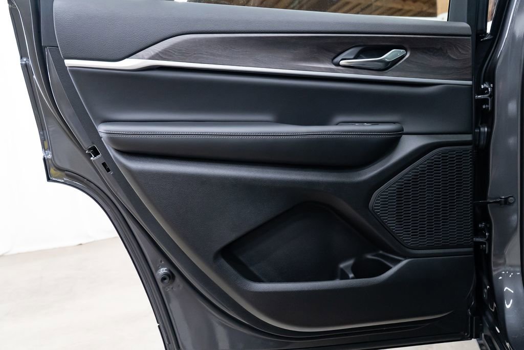 New 2025 Jeep Grand Cherokee L Limited w/ Trailer Tow Package image 27