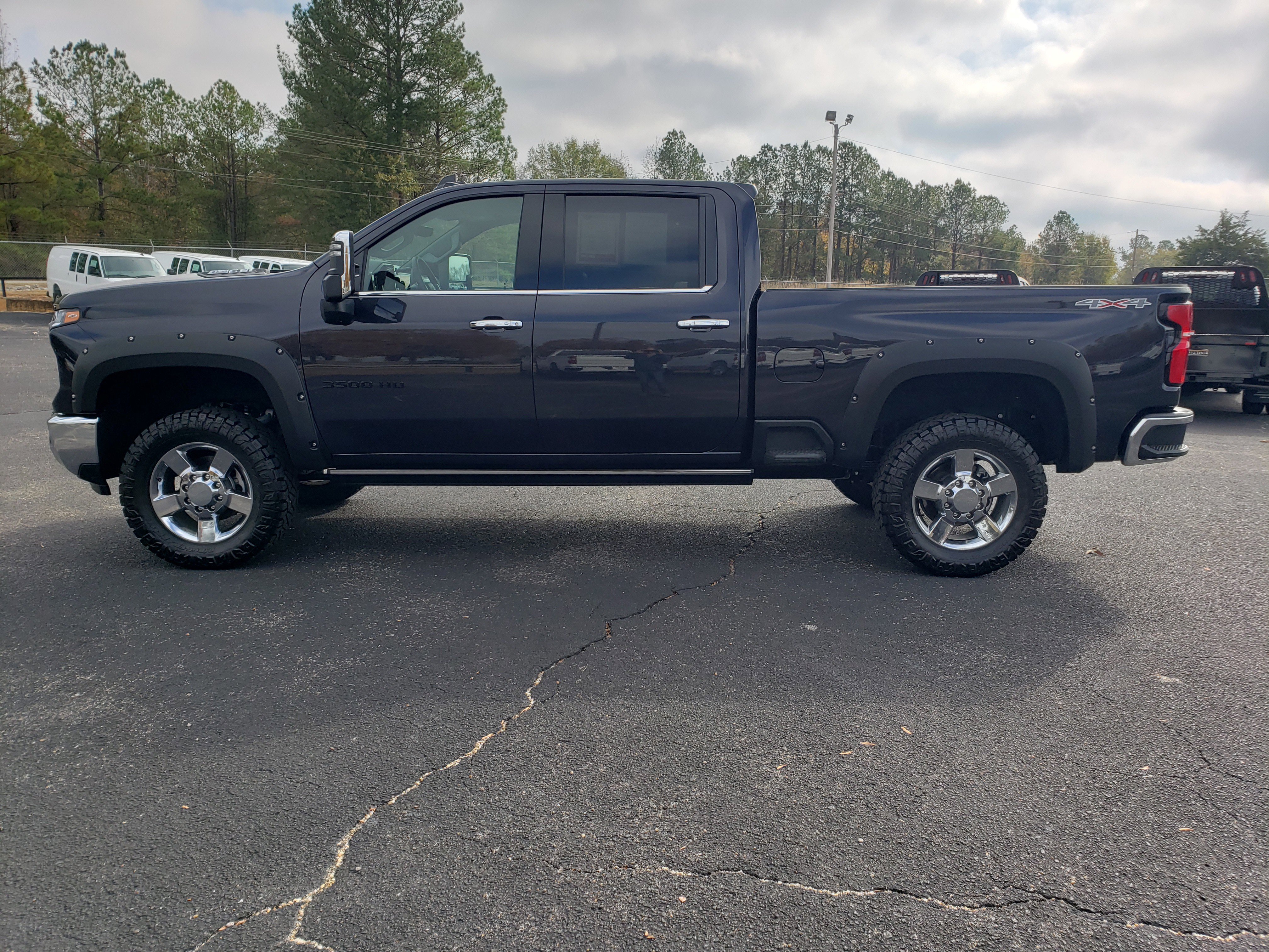 Used 2024 Chevrolet Silverado 3500 LTZ w/ LTZ Plus Package image 6