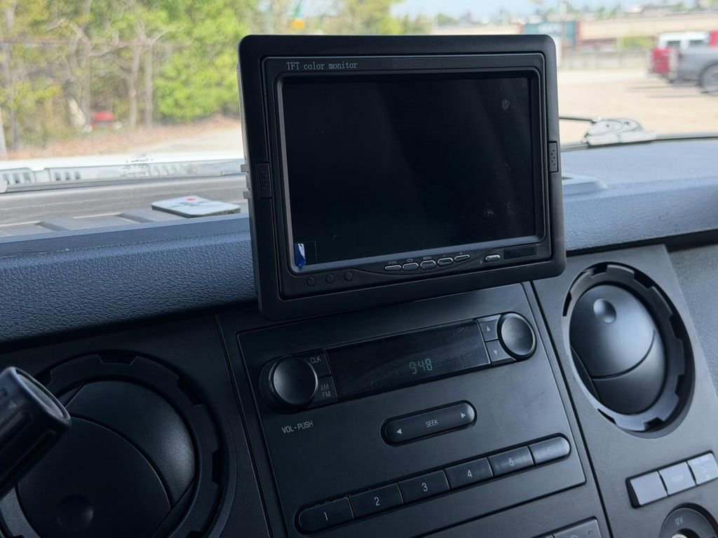 Used 2016 Ford F550 2WD Regular Cab Super Duty image 17