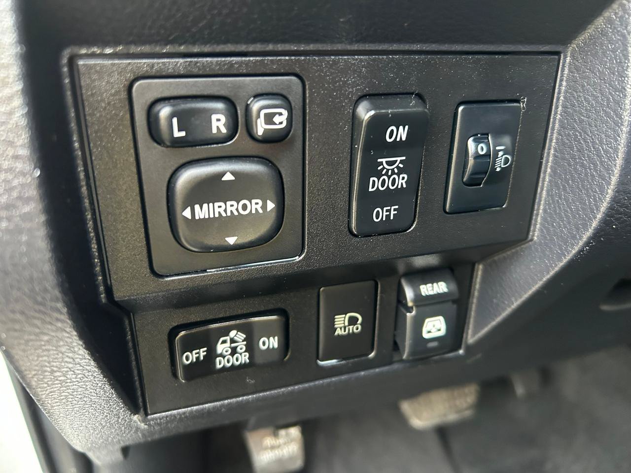 Used 2019 Toyota Tundra Platinum AWD/4WD image 11