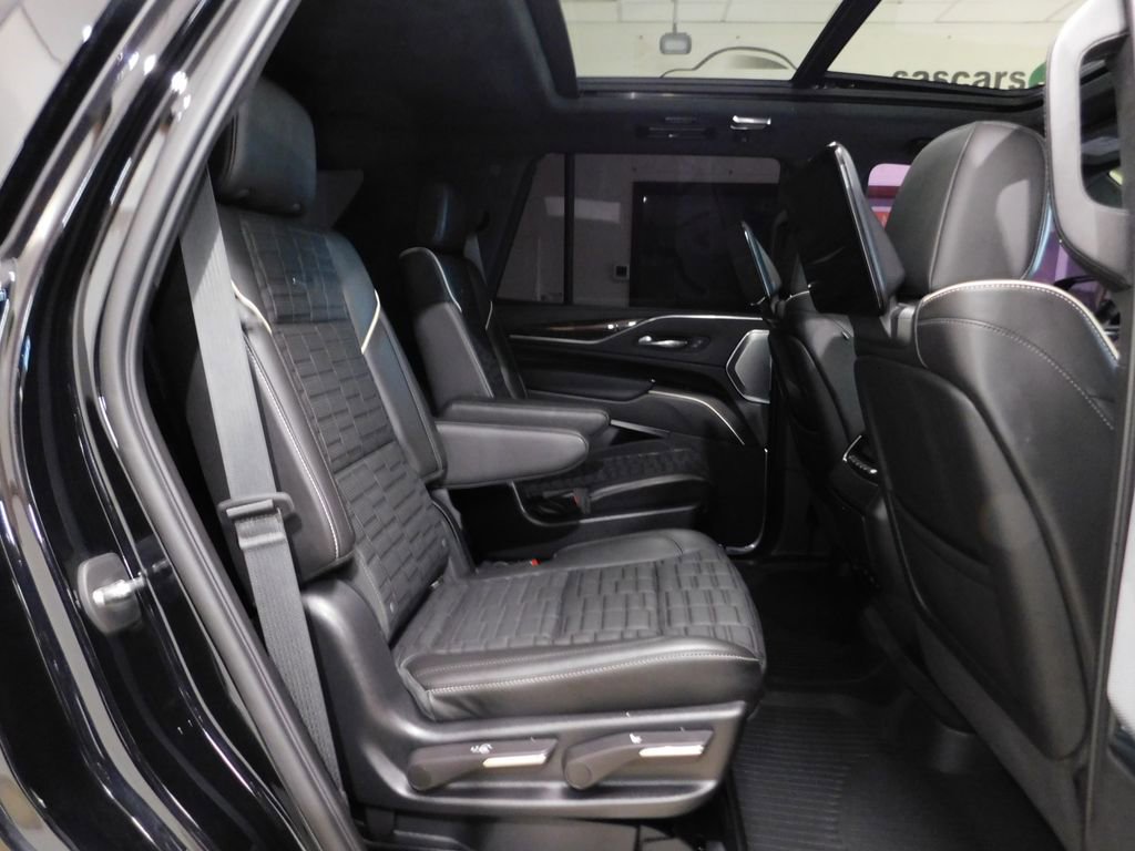 Used 2022 Cadillac Escalade Sport Platinum w/ LPO, ONYX Package AWD/4WD image 54