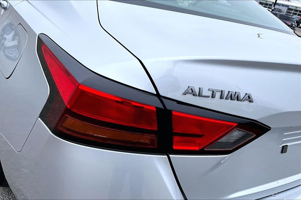 Used 2024 Nissan Altima 2.5 SV FWD image 27