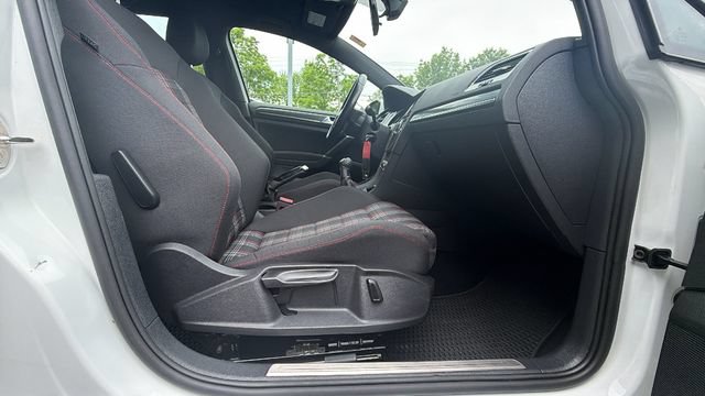 Used 2018 Volkswagen Golf 4-Door FWD image 22