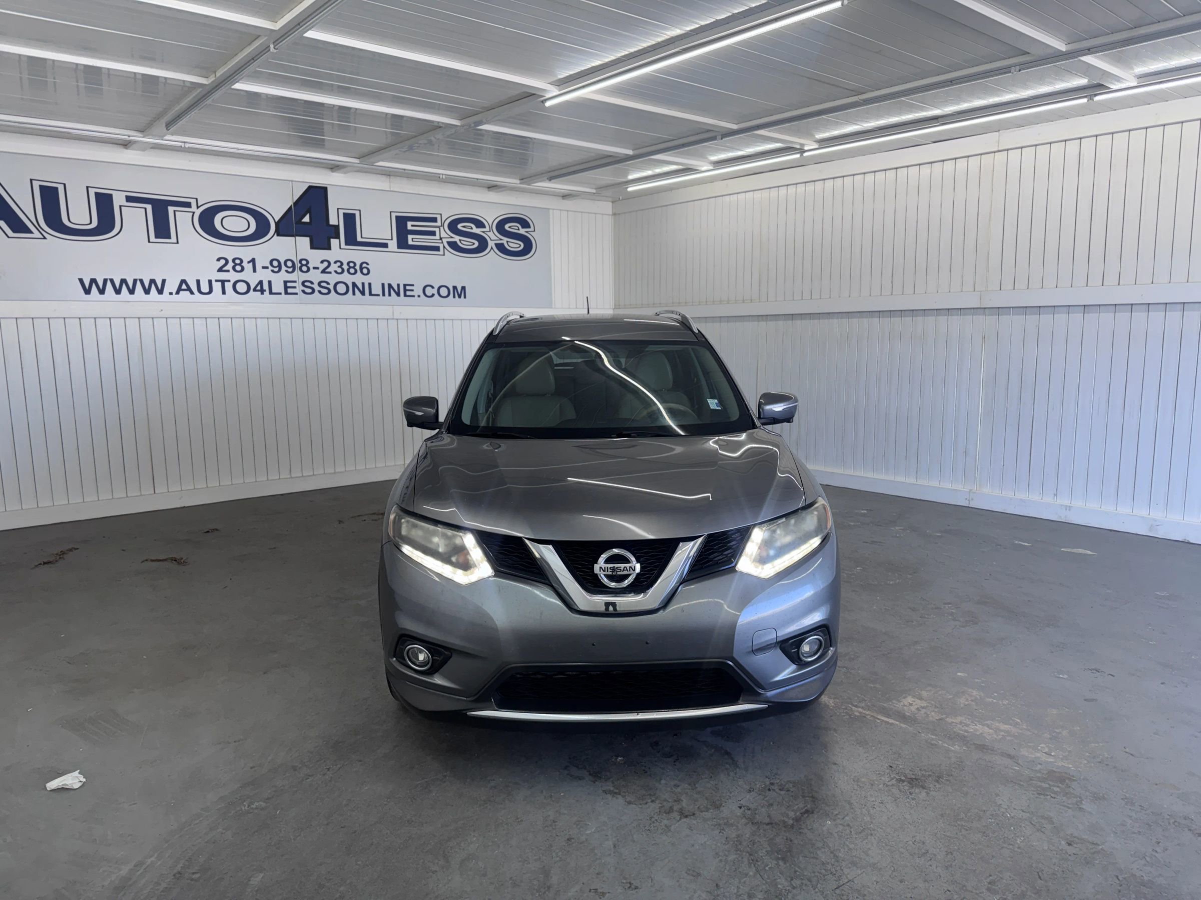 Used 2015 Nissan Rogue SL image 2